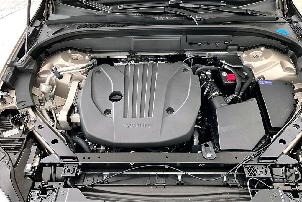 2026 Volvo XC60 B5 Plus