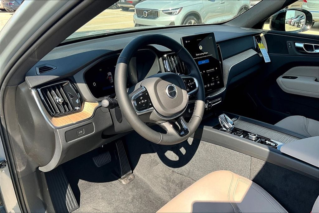 2026 Volvo XC60 B5 Plus