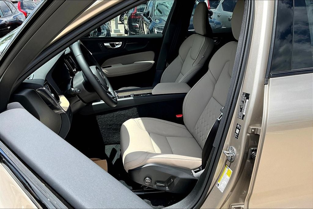 2026 Volvo XC60 B5 Plus