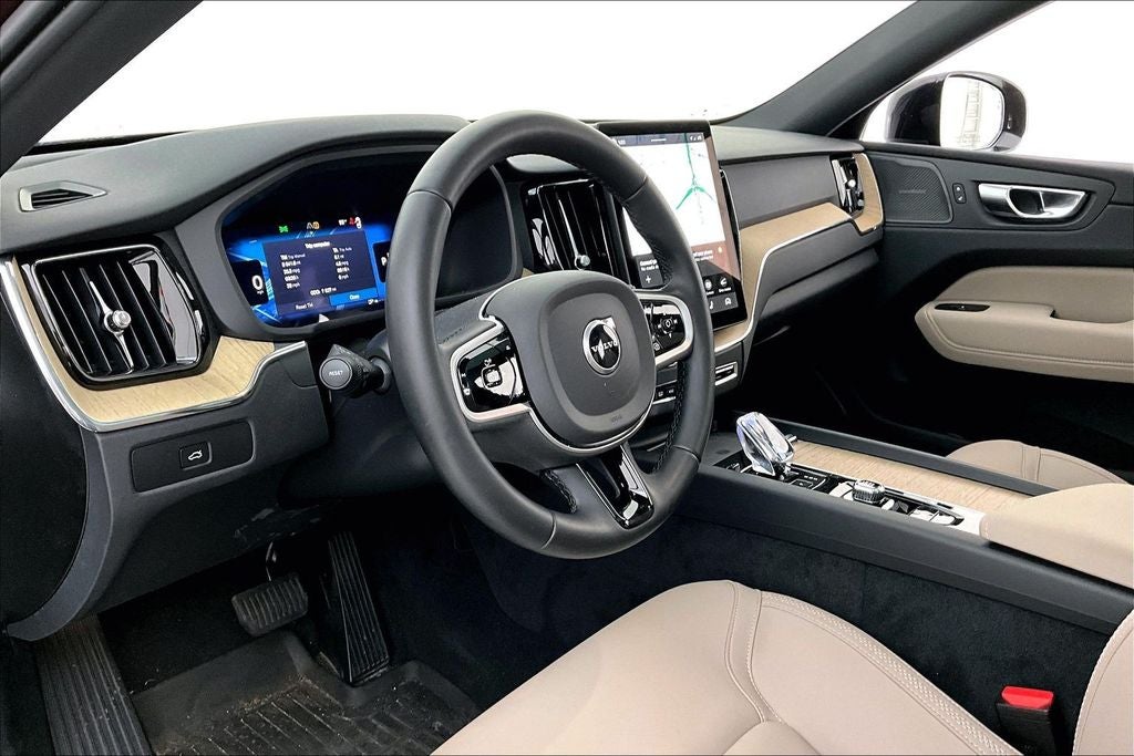2026 Volvo XC60 B5 Plus