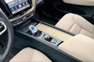2026 Volvo XC60 B5 Plus