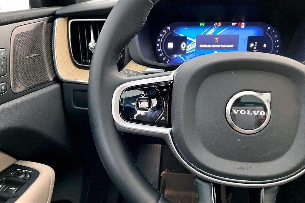 2026 Volvo XC60 B5 Plus
