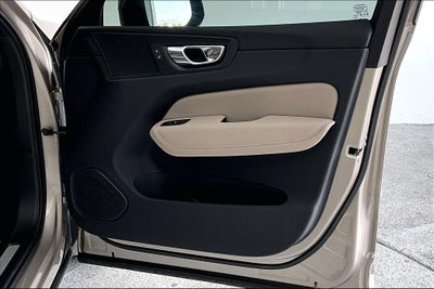 2026 Volvo XC60 B5 Plus