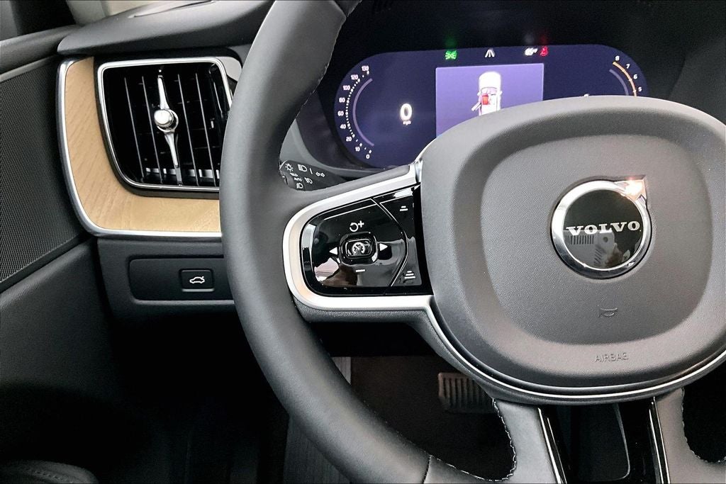 2026 Volvo XC60 B5 Plus