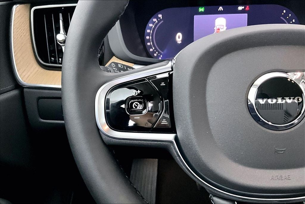 2026 Volvo XC60 B5 Plus