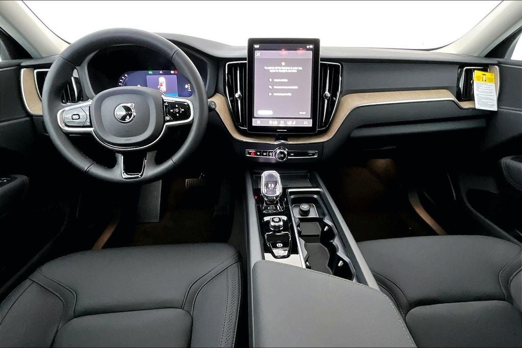2026 Volvo XC60 B5 Plus