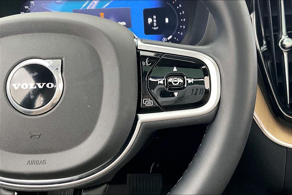2026 Volvo XC60 B5 Plus