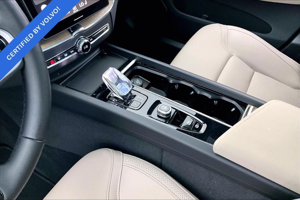 2026 Volvo XC60 B5 Plus