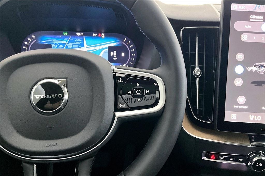 2026 Volvo XC60 B5 Plus