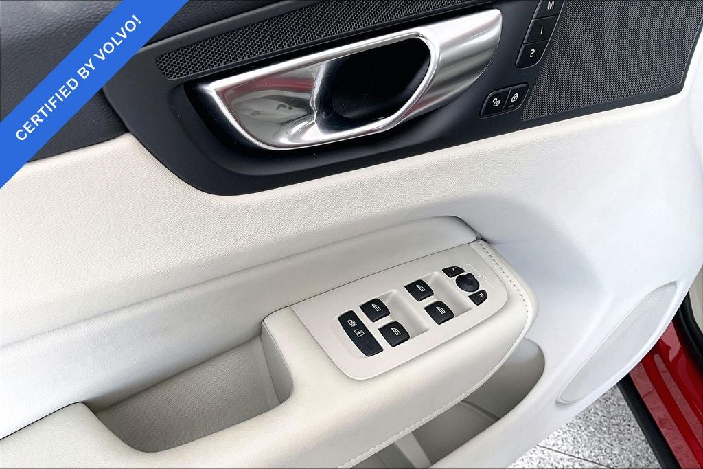 2025 Volvo XC60 B5 Plus