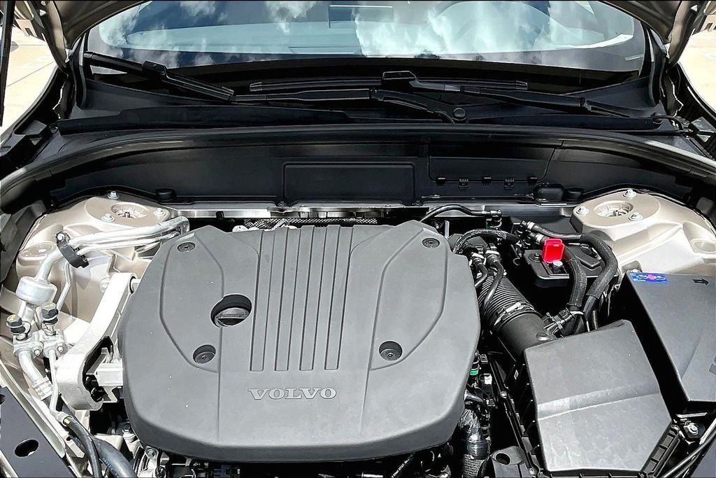 2026 Volvo XC60 B5 Plus