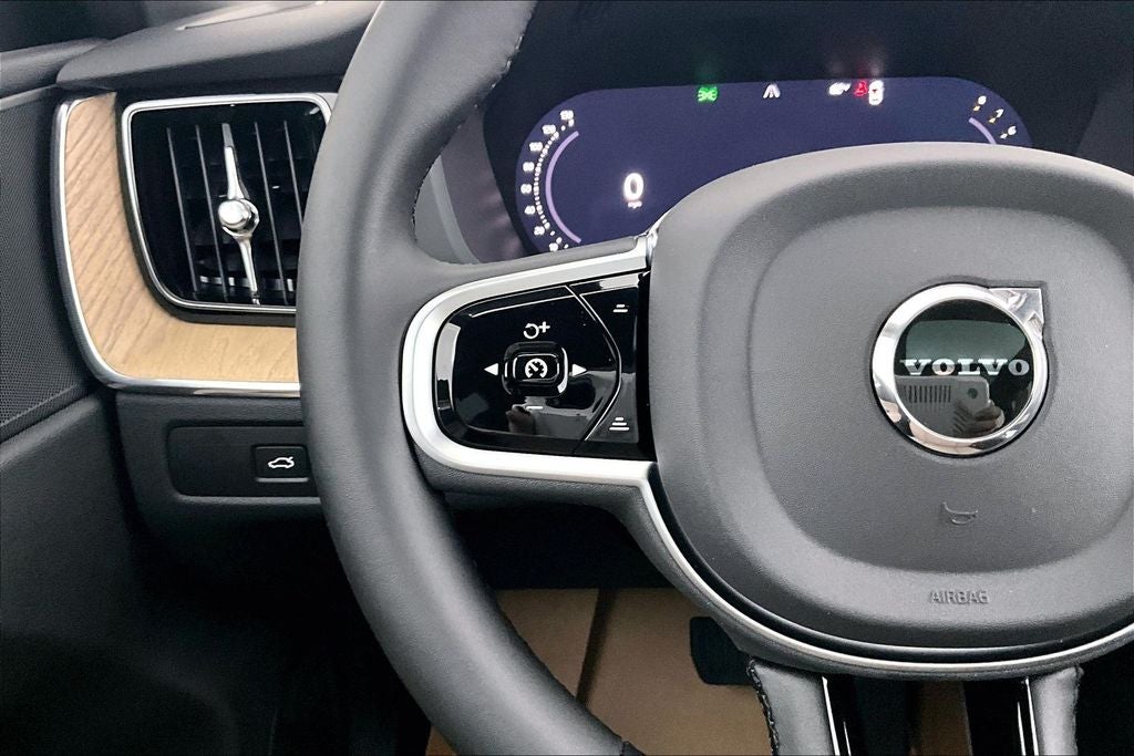 2026 Volvo XC60 B5 Plus