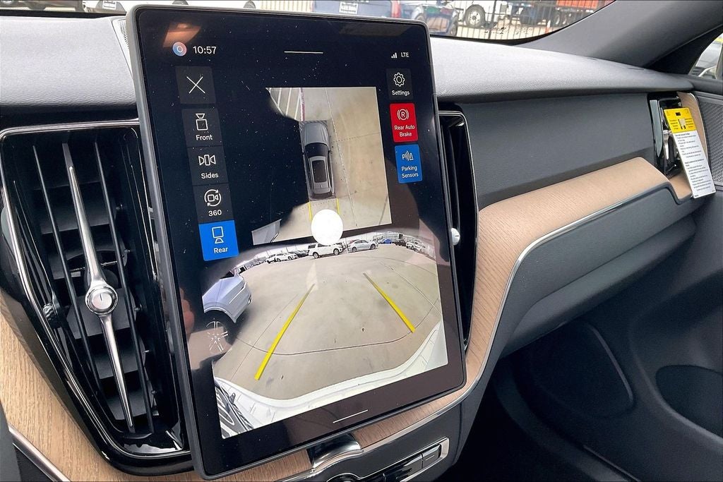 2026 Volvo XC60 B5 Plus