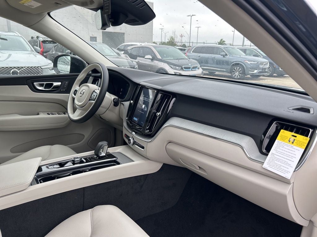 2025 Volvo XC60 B5 Plus
