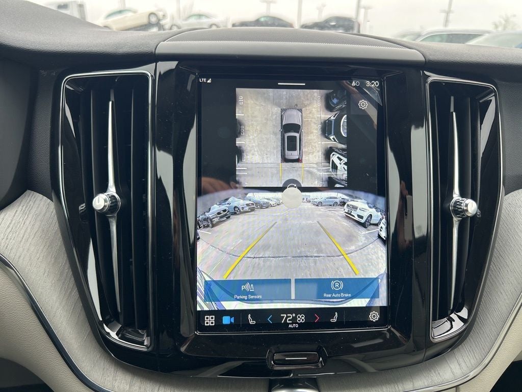 2025 Volvo XC60 B5 Plus