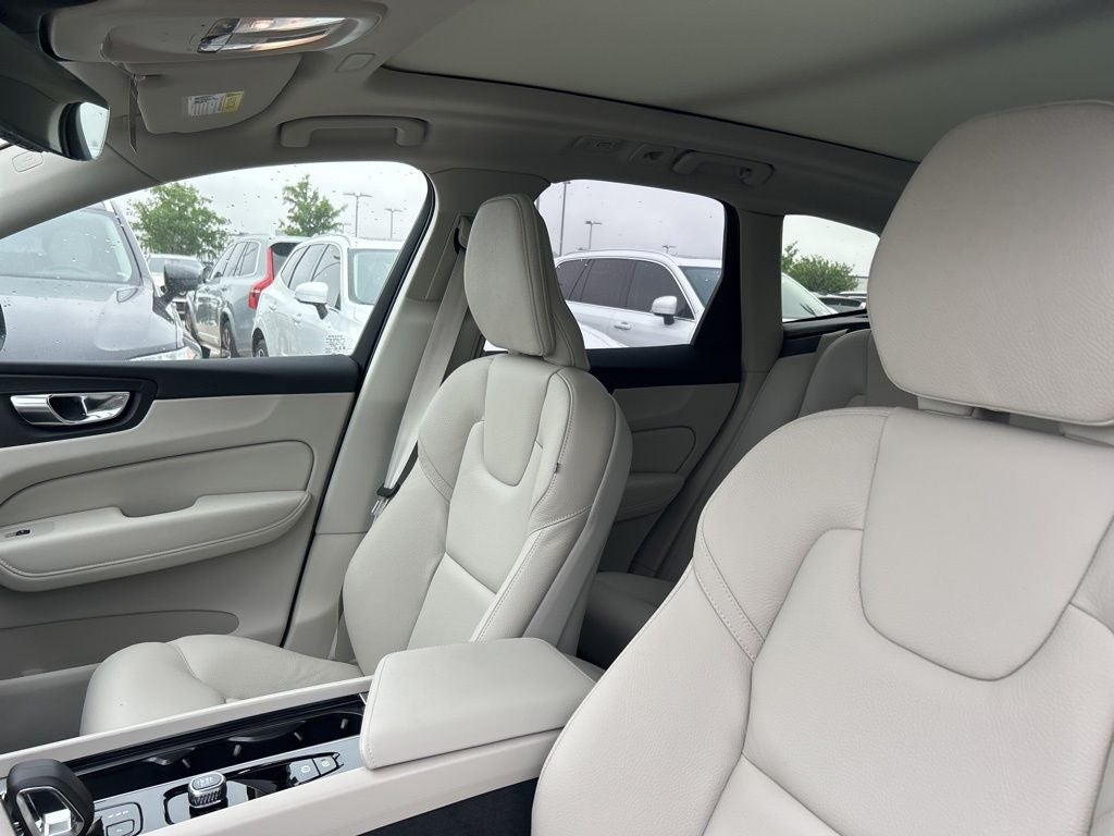 2025 Volvo XC60 B5 Plus