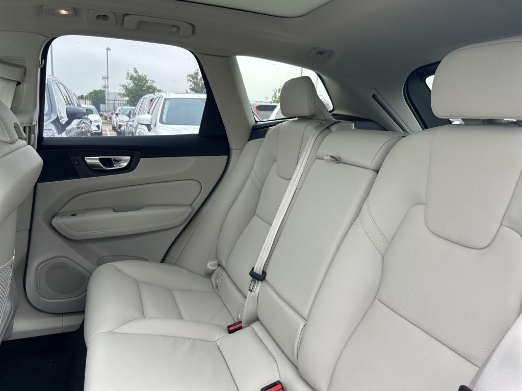 2025 Volvo XC60 B5 Plus