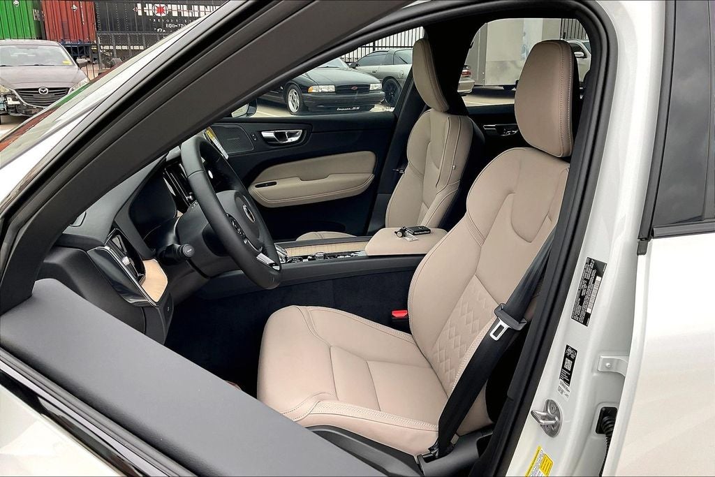 2026 Volvo XC60 B5 Plus