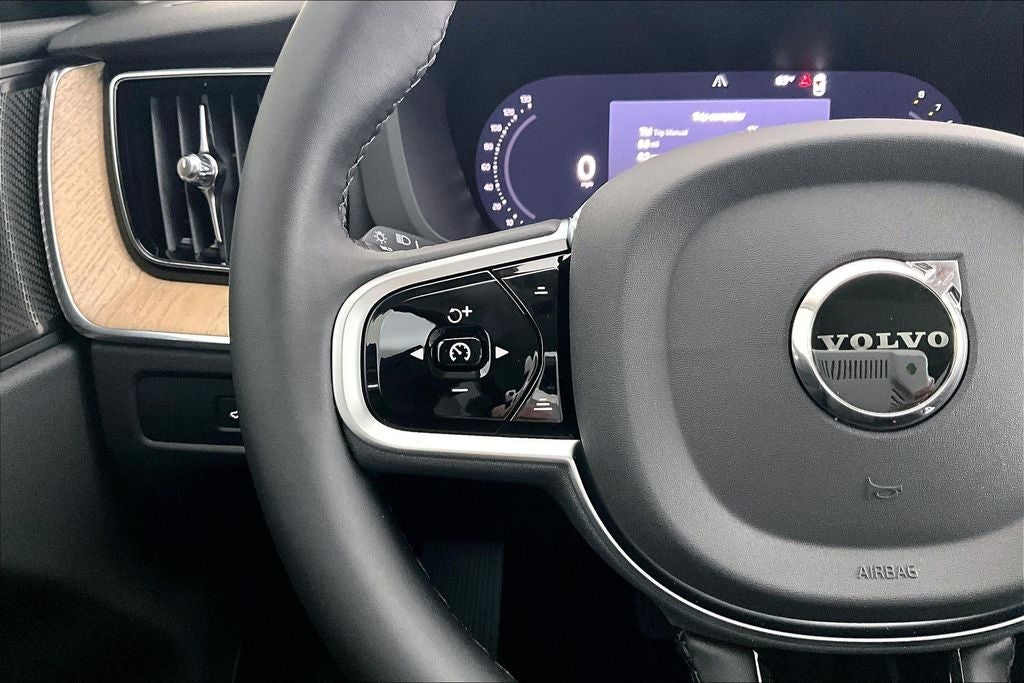 2026 Volvo XC60 B5 Plus