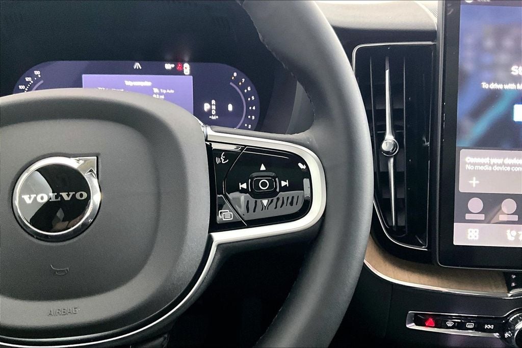 2026 Volvo XC60 B5 Plus