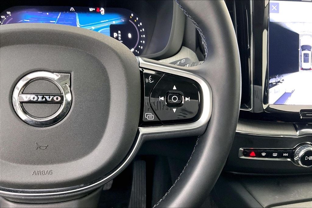 2025 Volvo XC60 B5 Plus