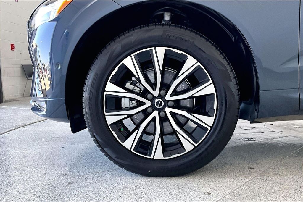 2025 Volvo XC60 B5 Plus