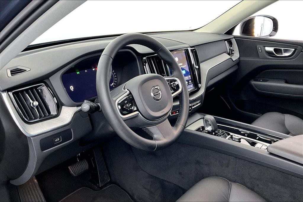 2025 Volvo XC60 B5 Plus