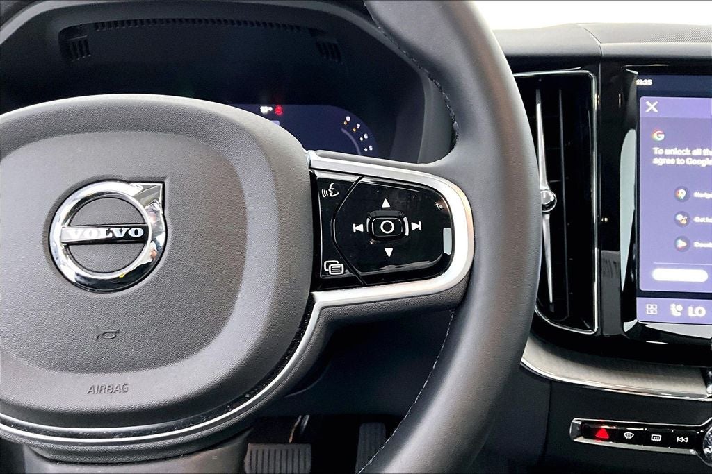 2025 Volvo XC60 B5 Plus