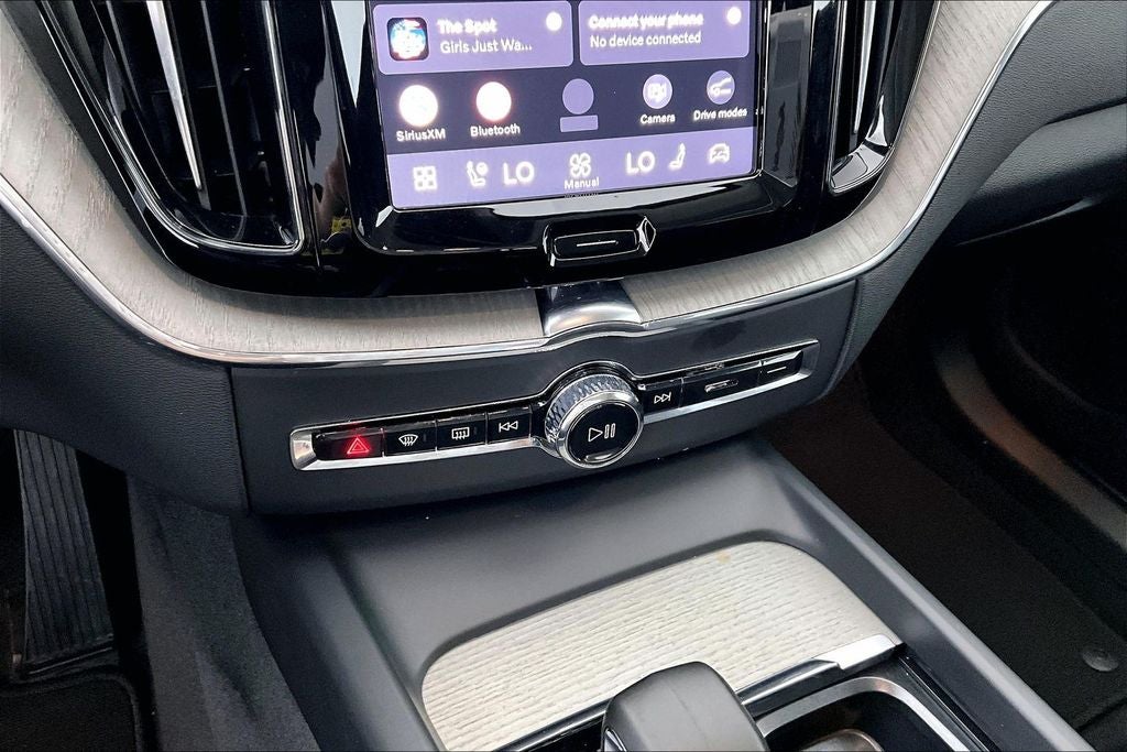 2025 Volvo XC60 B5 Plus