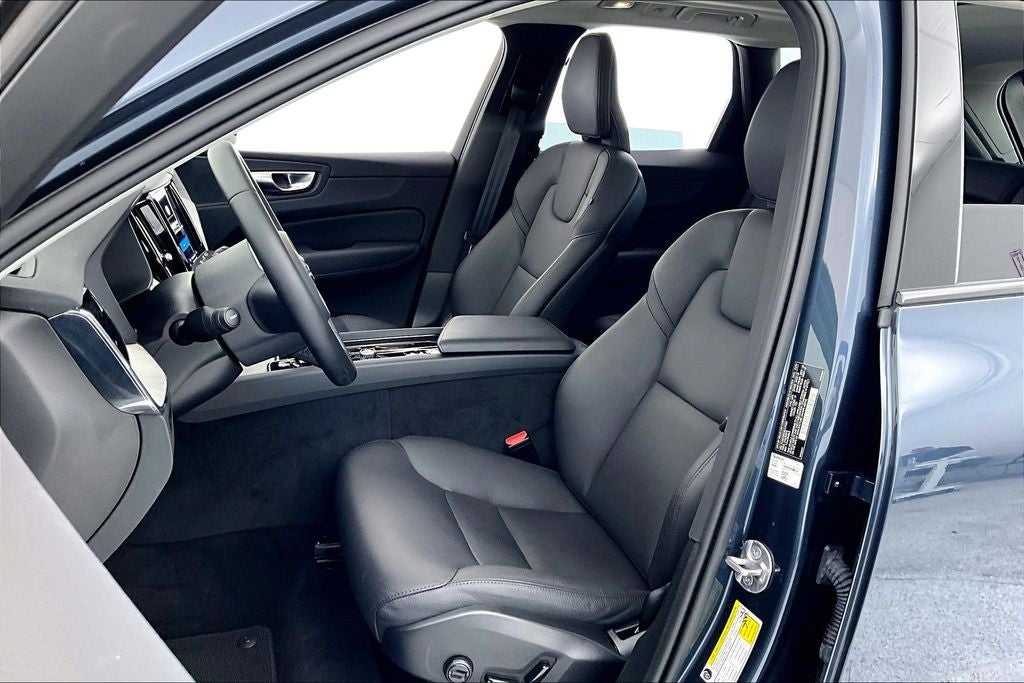 2025 Volvo XC60 B5 Plus