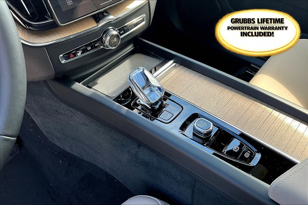 2026 Volvo XC60 B5 Plus