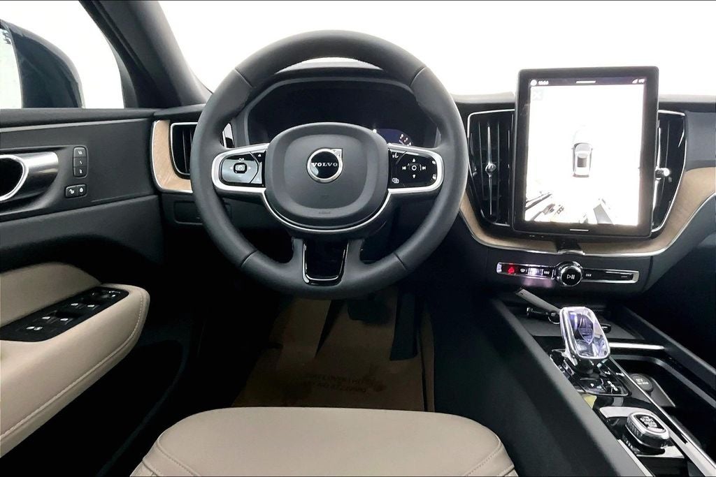2026 Volvo XC60 B5 Plus