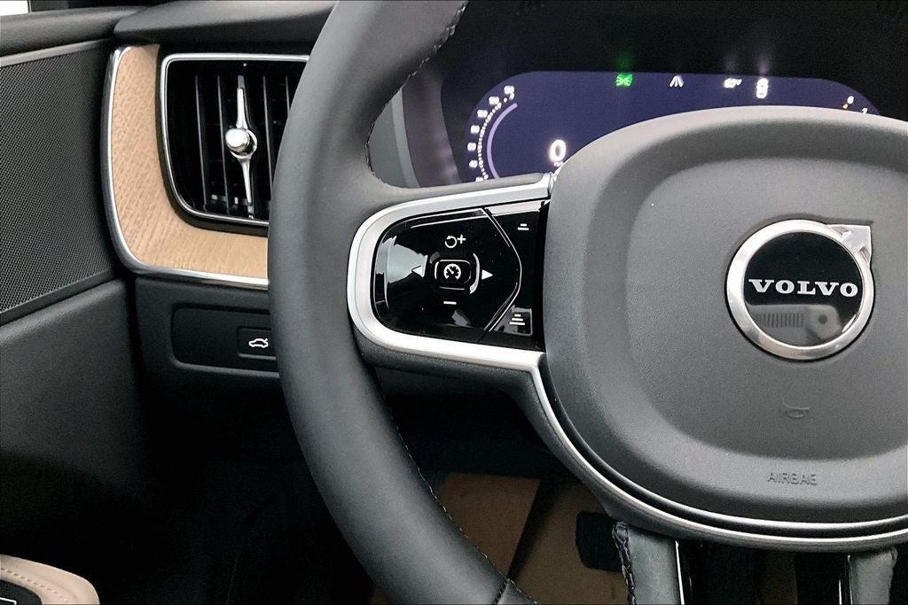 2026 Volvo XC60 B5 Plus