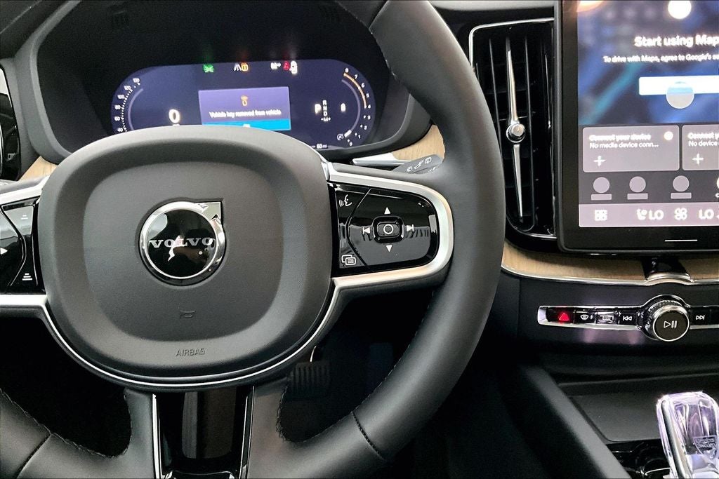 2026 Volvo XC60 B5 Plus