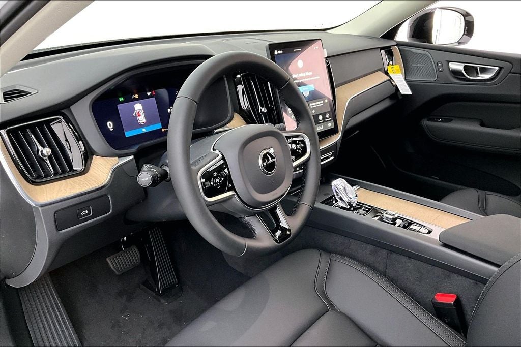 2026 Volvo XC60 B5 Plus