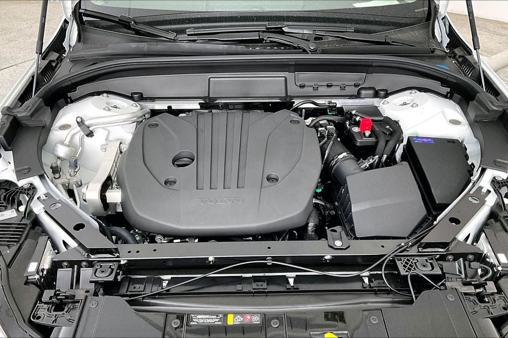 2026 Volvo XC60 B5 Plus