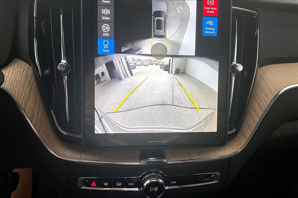 2026 Volvo XC60 B5 Plus