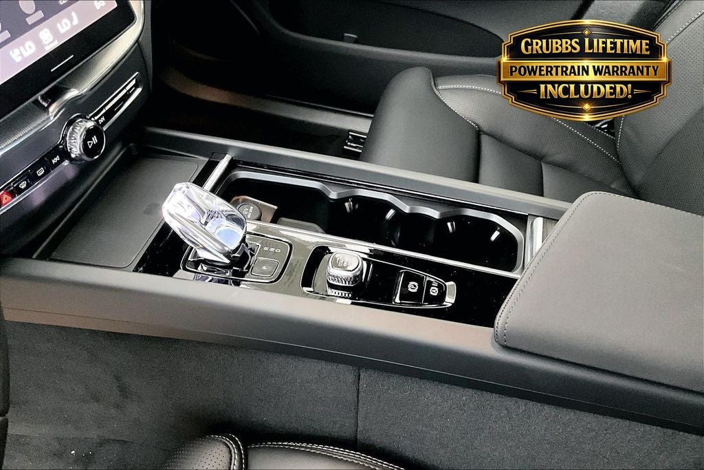2026 Volvo XC60 B5 Ultra Black Edition