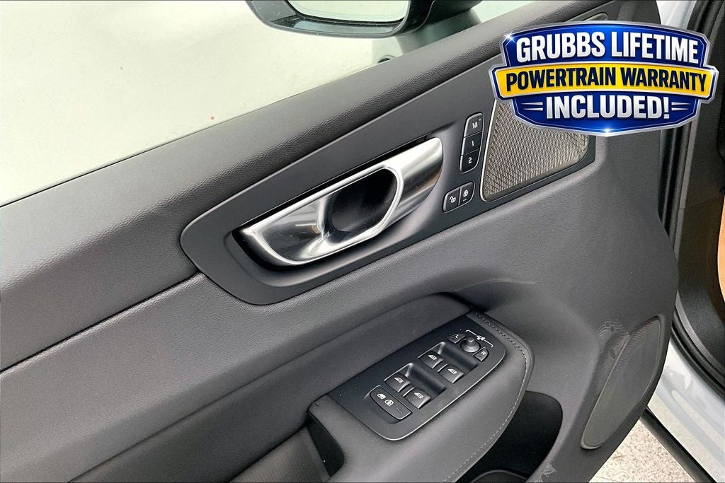 2026 Volvo XC60 B5 Ultra Black Edition