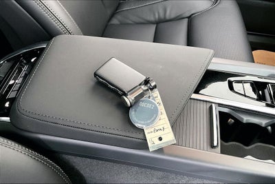 2026 Volvo XC60 B5 Ultra Black Edition