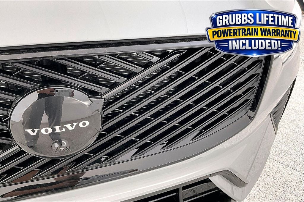 2026 Volvo XC60 B5 Ultra Black Edition