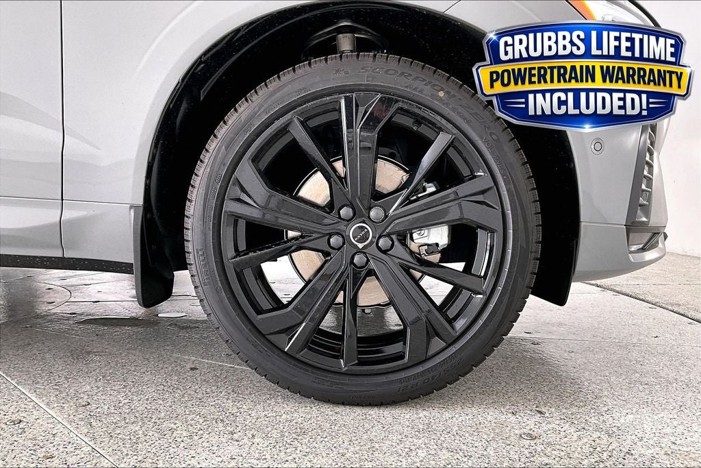 2026 Volvo XC60 B5 Ultra Black Edition