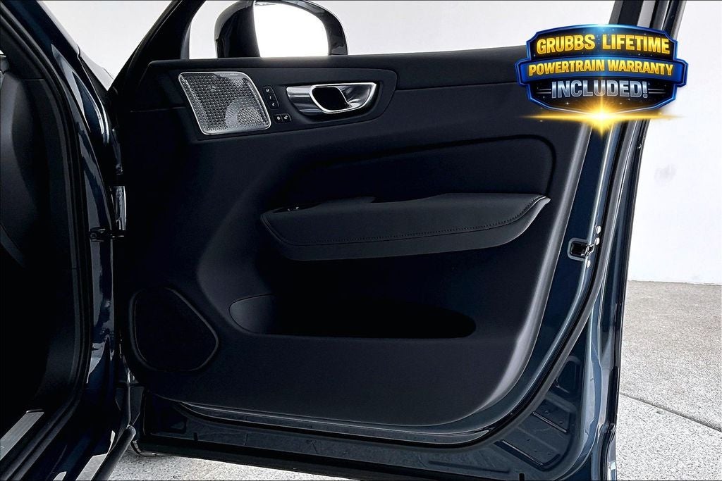 2026 Volvo XC60 B5 Ultra Black Edition