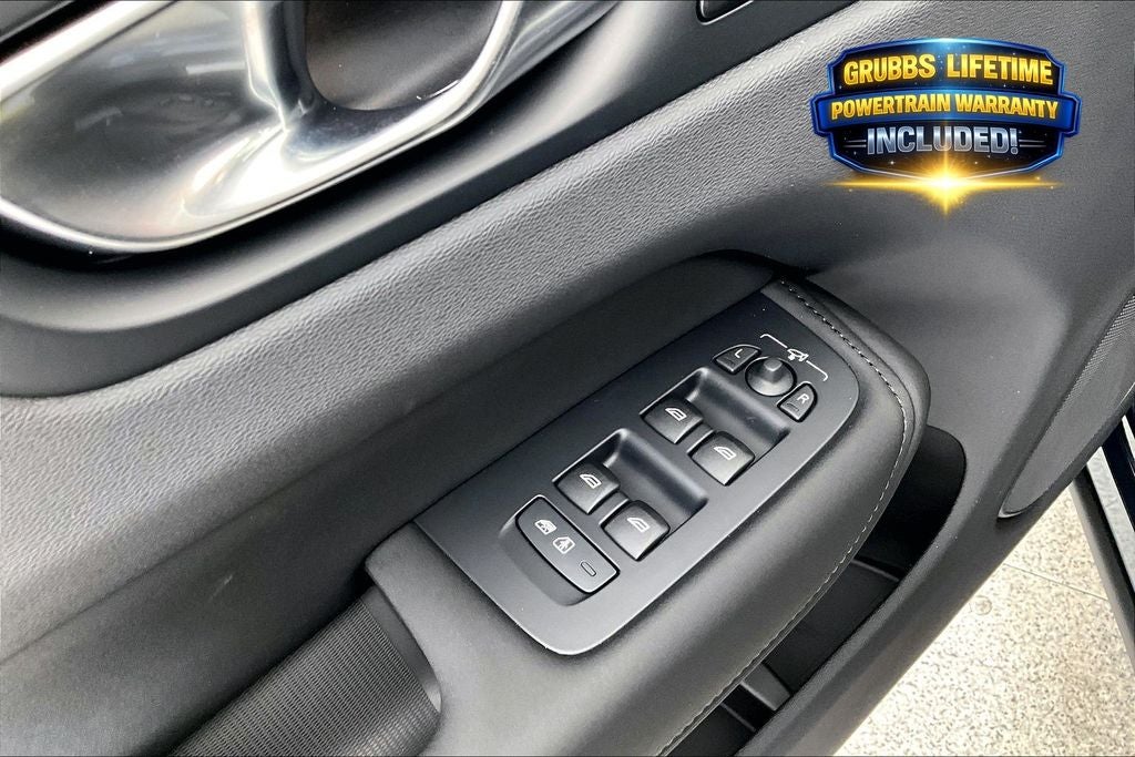2026 Volvo XC60 B5 Ultra Black Edition