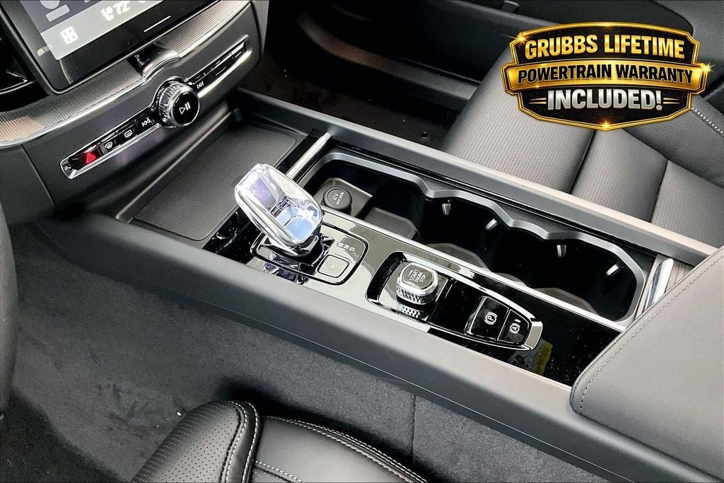 2026 Volvo XC60 B5 Ultra Black Edition