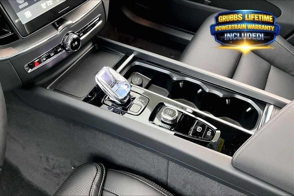 2026 Volvo XC60 B5 Ultra Black Edition