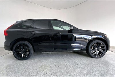 2026 Volvo XC60 B5 Ultra Black Edition