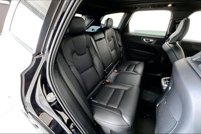 2026 Volvo XC60 B5 Ultra Black Edition