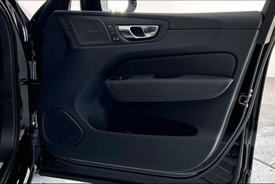 2026 Volvo XC60 B5 Ultra Black Edition