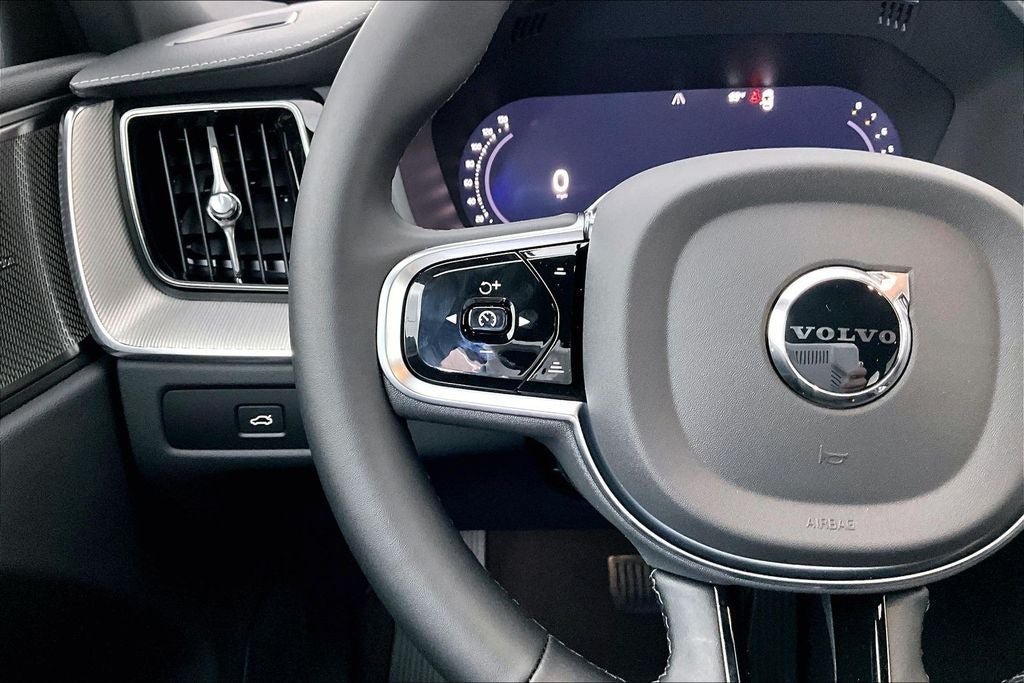 2026 Volvo XC60 B5 Ultra Black Edition